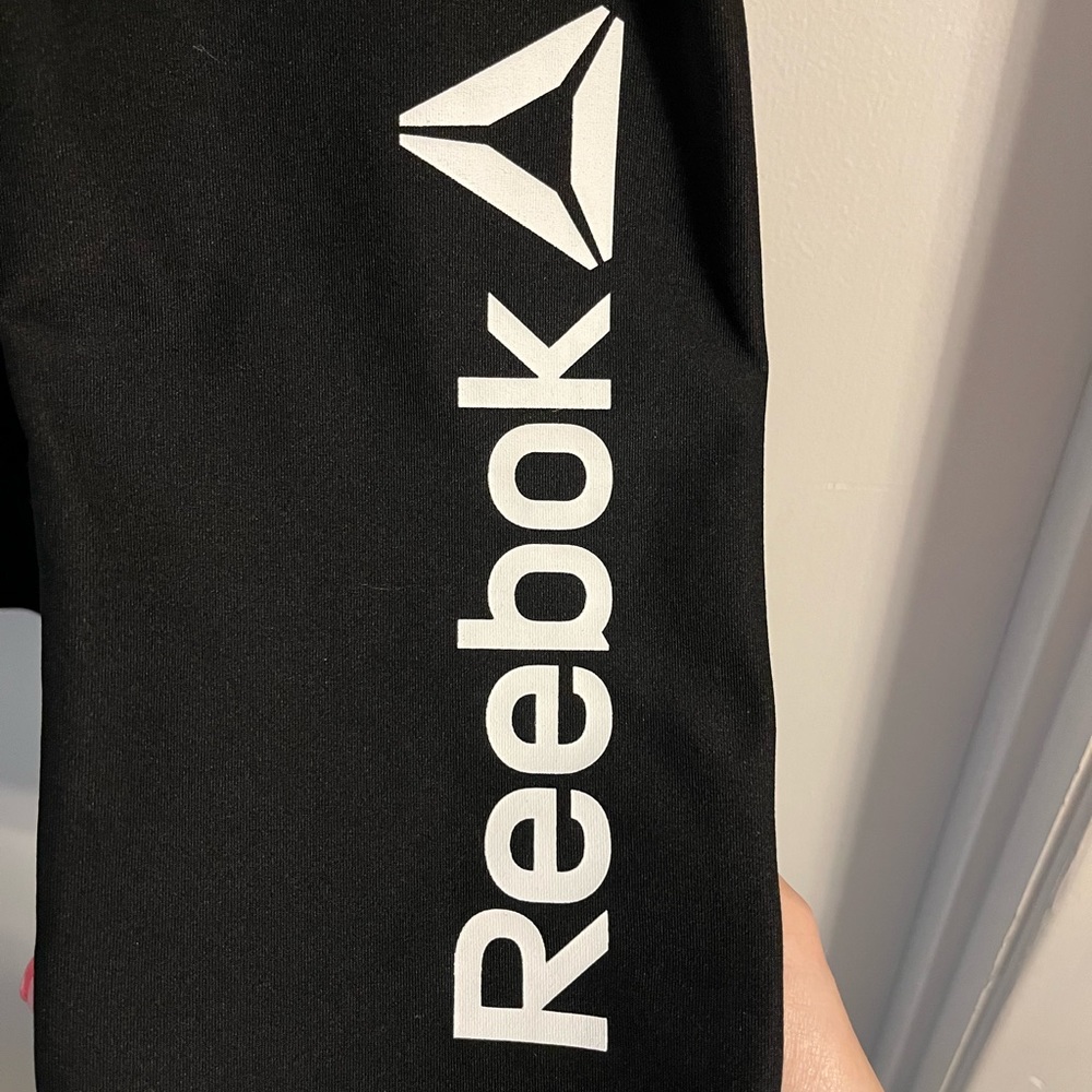 Reebok Capri athletic quick dry workout leggings. Black,Size Medium